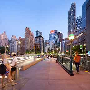 Photograph of a subway entrance. Link to the page featuring all interiors and exteriors photos of civic institutions.